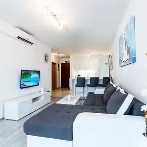 apartment-elena-pula-52100.in-istria.net/