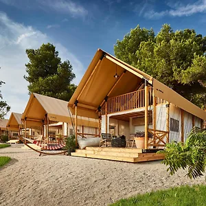 Vakantiepark Arena One 99 Glamping, Pula